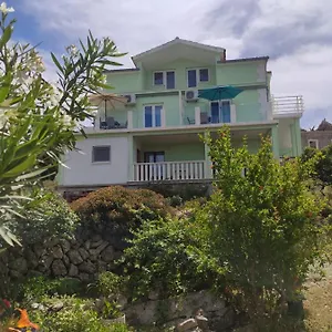 apartman-lapis.hotelinzadar.com/