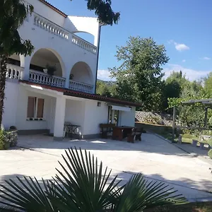 Nevija E Natale Apartament Opric