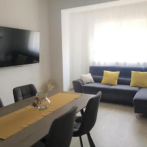 apartments-tanja-kastela.hotels-in-trogir.com/